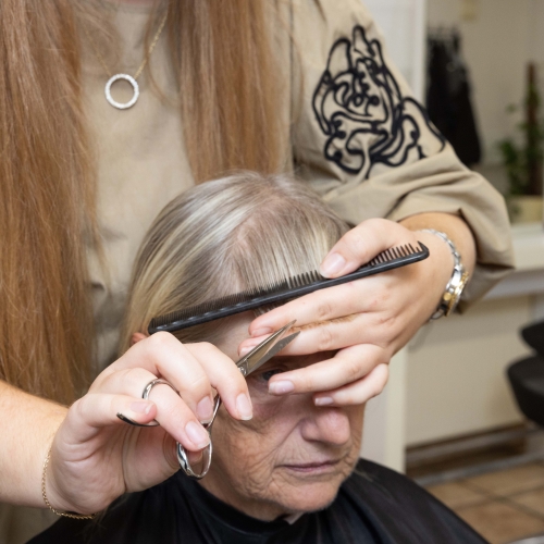 dameklip ved frisør